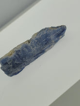 Load image into Gallery viewer, Beautiful Blue Kyanite blade