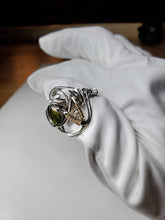 Load image into Gallery viewer, Ammolite Flowy Ring