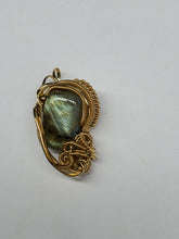 Load image into Gallery viewer, Labradorite Mini Amulet