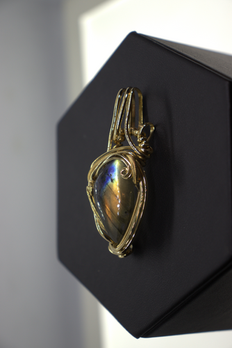 Flashy Labradorite Pendant